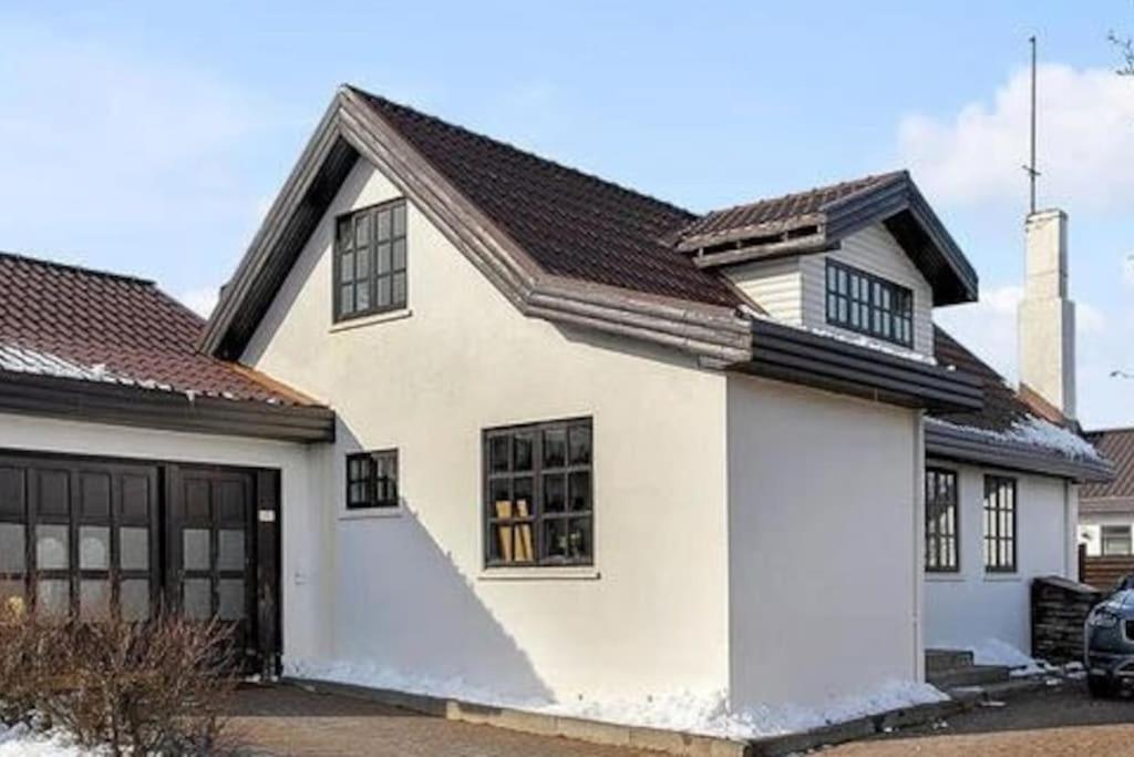 Icelandic Art Garden Villa W. Parking In Centre City เรคยาวิก ภายนอก รูปภาพ
