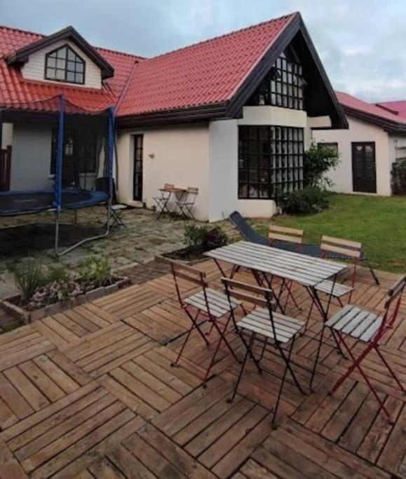 Icelandic Art Garden Villa W. Parking In Centre City เรคยาวิก ภายนอก รูปภาพ
