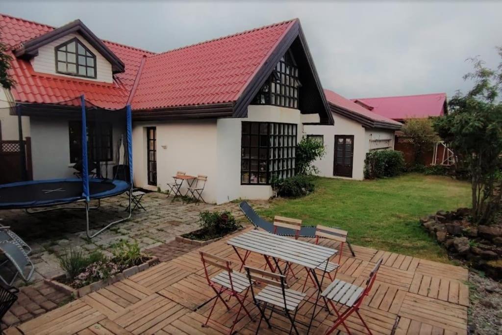Icelandic Art Garden Villa W. Parking In Centre City เรคยาวิก ภายนอก รูปภาพ