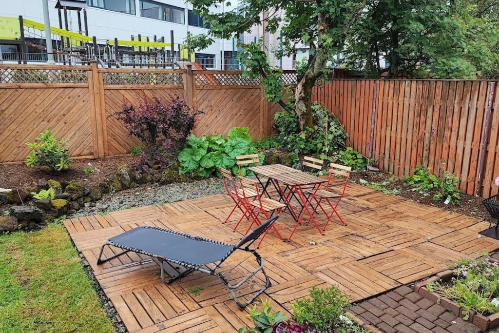 Icelandic Art Garden Villa W. Parking In Centre City เรคยาวิก ภายนอก รูปภาพ